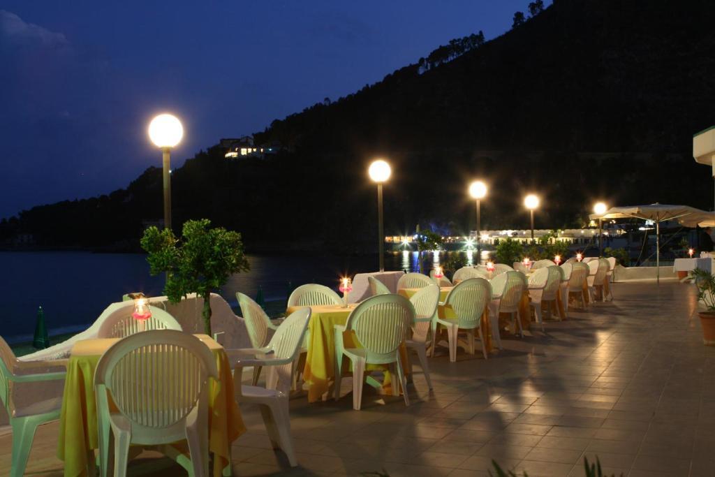 Hotel Club Poseidon Сталетті Екстер'єр фото